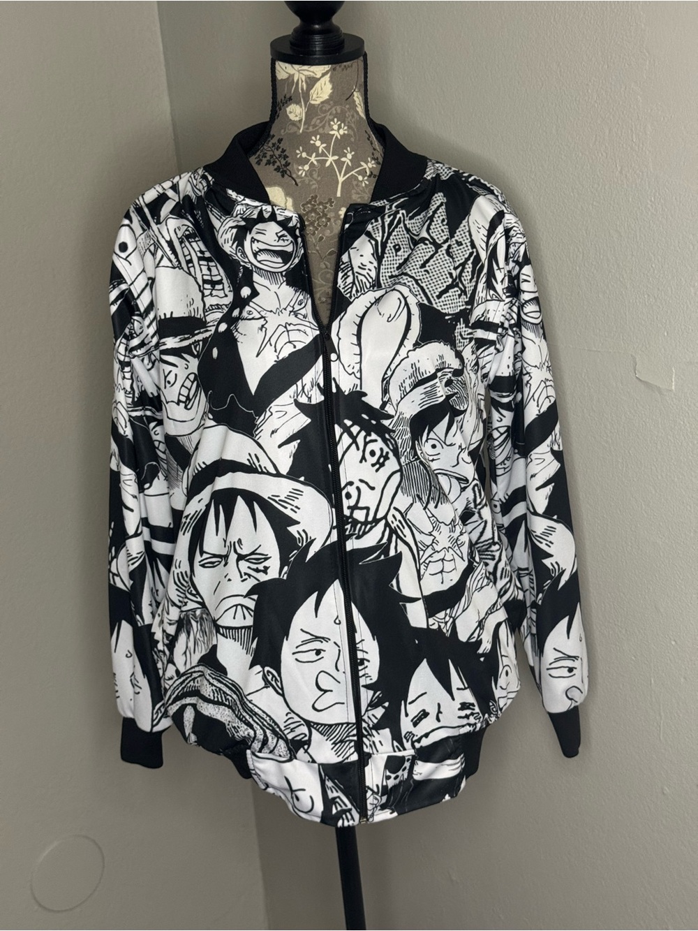 One Piece anime Black & White Bomber Jacket Size L Asia (similar like M US size)